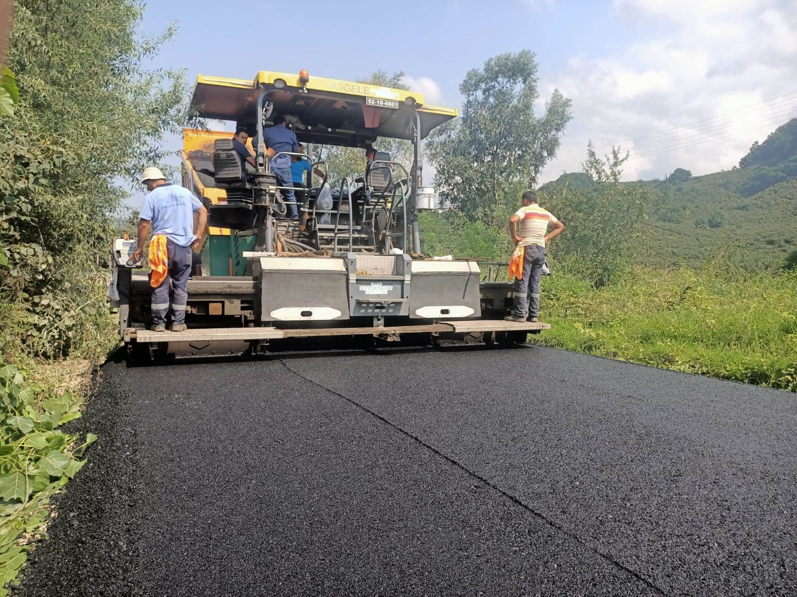 DELİKKAYA MAHALLESİNDE ASFALT SEVİNCİ